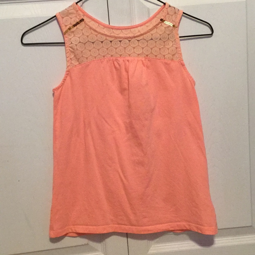 A fashion tank top for girls